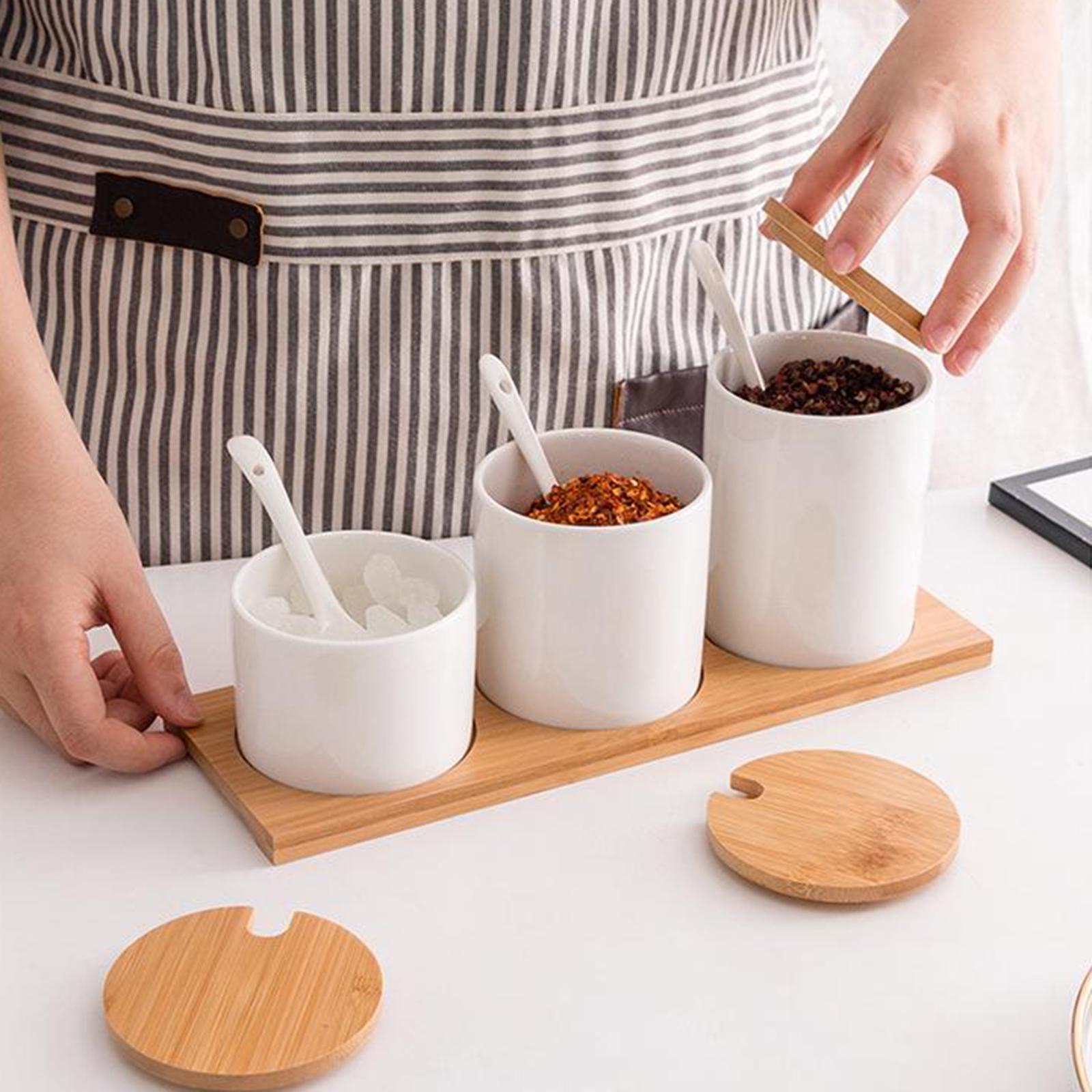 Weiße keramik zucker schalen gewürz töpfe gewürz gläser mit bambus holz